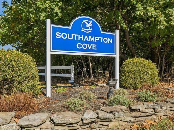 33 Woods Lane, Southampton NY 11968