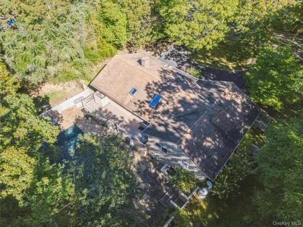 33 Woods Lane, Southampton NY 11968