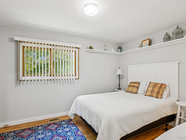 33 Woods Lane, Southampton NY 11968