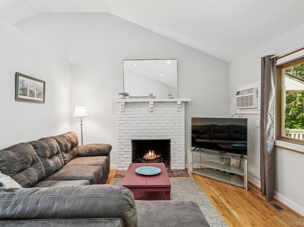 33 Woods Lane, Southampton NY 11968