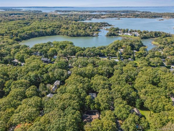33 Woods Lane, Southampton NY 11968