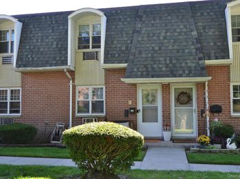 18 Glen Hollow Drive