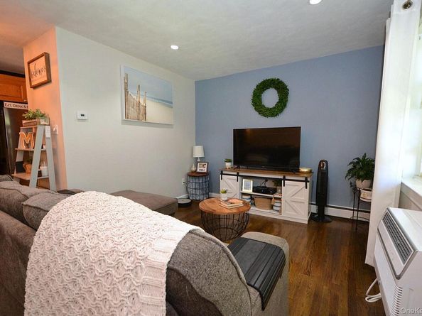 18 Glen Hollow Drive F13, Holtsville NY 11742