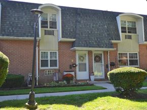 18 Glen Hollow Drive F13, Holtsville NY 11742