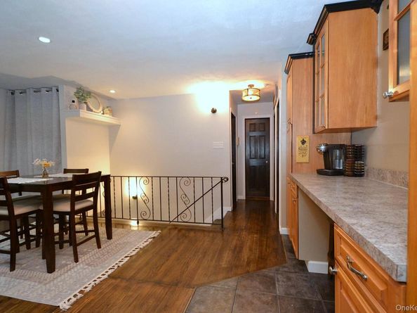 18 Glen Hollow Drive F13, Holtsville NY 11742