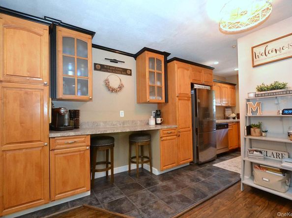 18 Glen Hollow Drive F13, Holtsville NY 11742