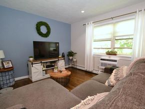 18 Glen Hollow Drive F13, Holtsville NY 11742