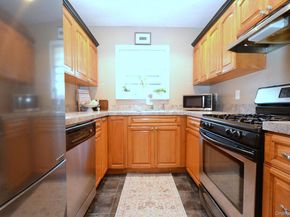 18 Glen Hollow Drive F13, Holtsville NY 11742
