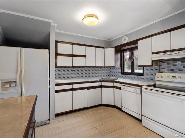 26 Bradford Lane, Bethpage NY 11714