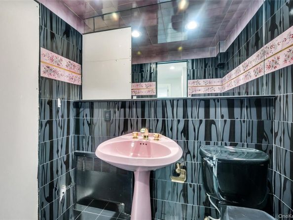 61 Riviera Drive S, Massapequa NY 11758