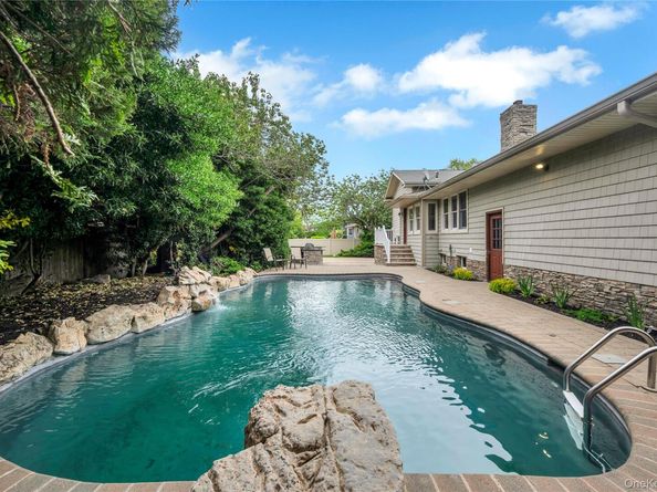 61 Riviera Drive S, Massapequa NY 11758