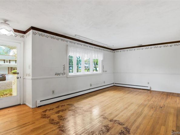 1 Bruce Lane, East Northport NY 11731