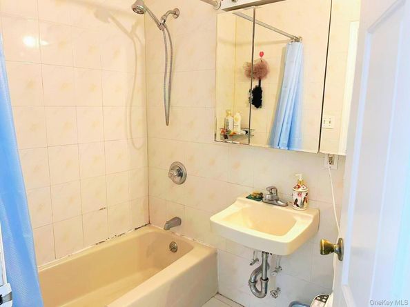 4133 Parsons Boulevard 3C, Flushing NY 11355