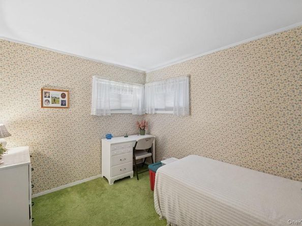 43 Briarcliff Road, Westbury NY 11590