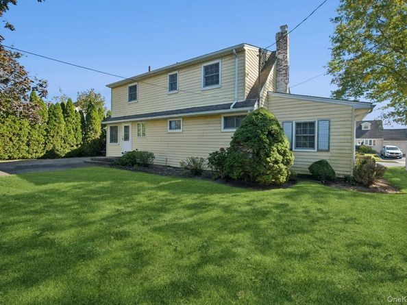 43 Briarcliff Road, Westbury NY 11590