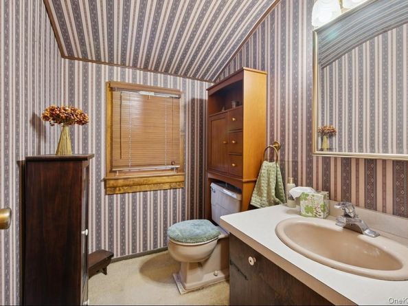 43 Briarcliff Road, Westbury NY 11590