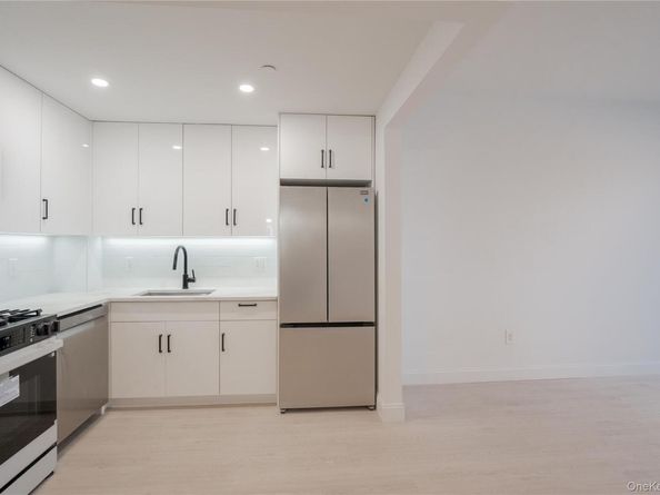 14-34 110th Street 5J, College Point NY 11356