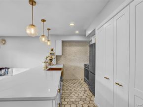 1 Anchorage Way 201, Freeport NY 11520