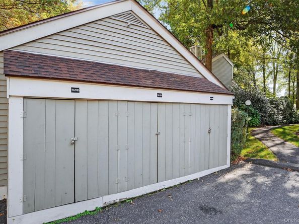 132 Stone Meadow, South Salem NY 10590