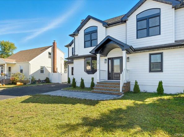 15 cottage  blvd, Hicksville NY 11801