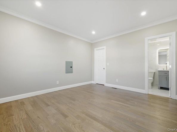15 cottage  blvd, Hicksville NY 11801