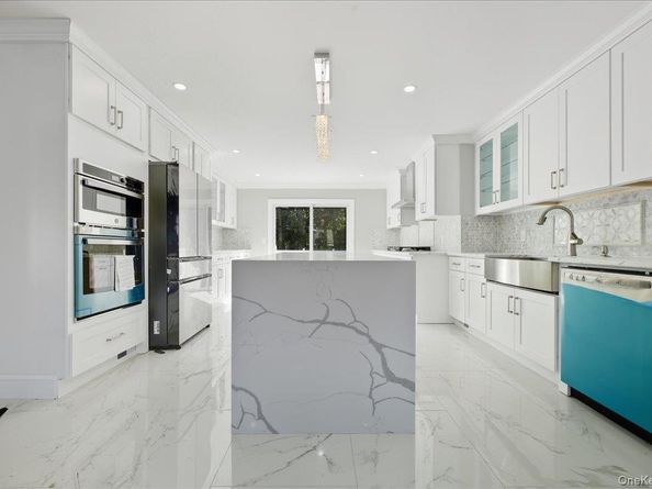 15 cottage  blvd, Hicksville NY 11801
