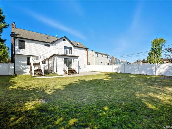 15 cottage  blvd, Hicksville NY 11801