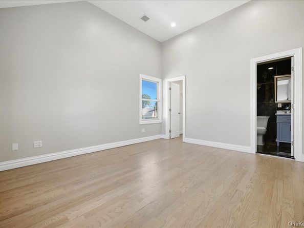 15 cottage  blvd, Hicksville NY 11801