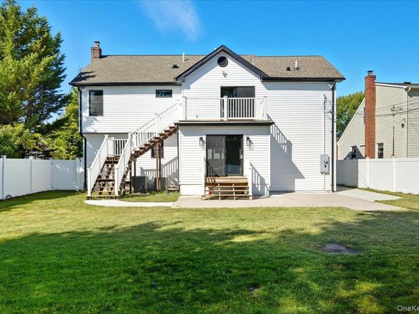 15 cottage  blvd, Hicksville NY 11801