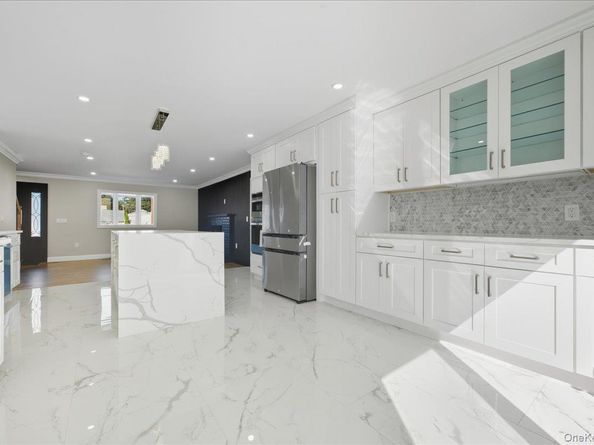 15 cottage  blvd, Hicksville NY 11801