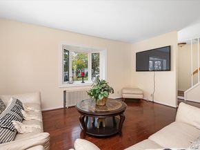 146 Caroline Avenue, Garden City South NY 11530