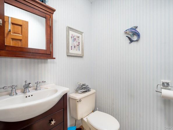 146 Caroline Avenue, Garden City South NY 11530