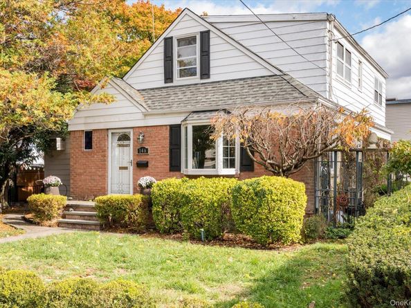 146 Caroline Avenue, Garden City South NY 11530