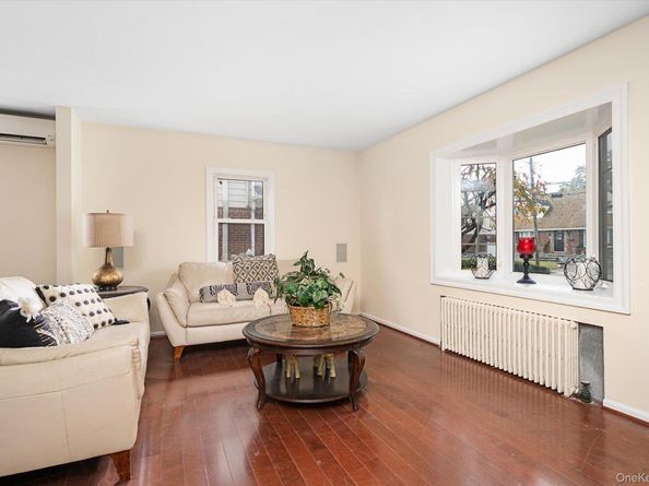 146 Caroline Avenue, Garden City South NY 11530