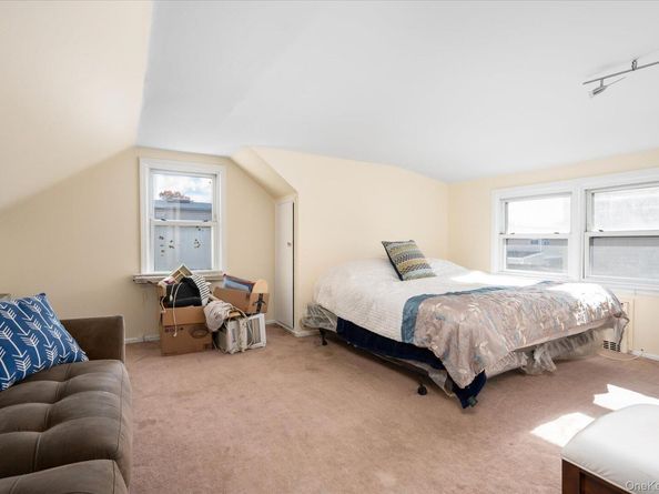 146 Caroline Avenue, Garden City South NY 11530