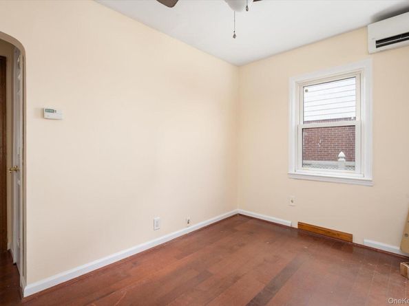 146 Caroline Avenue, Garden City South NY 11530