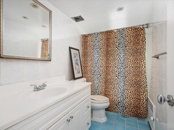 146 Caroline Avenue, Garden City South NY 11530