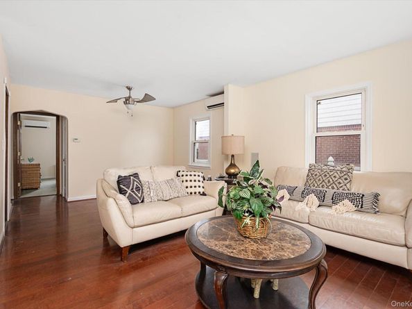 146 Caroline Avenue, Garden City South NY 11530