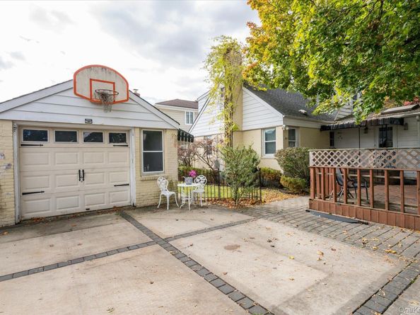 146 Caroline Avenue, Garden City South NY 11530