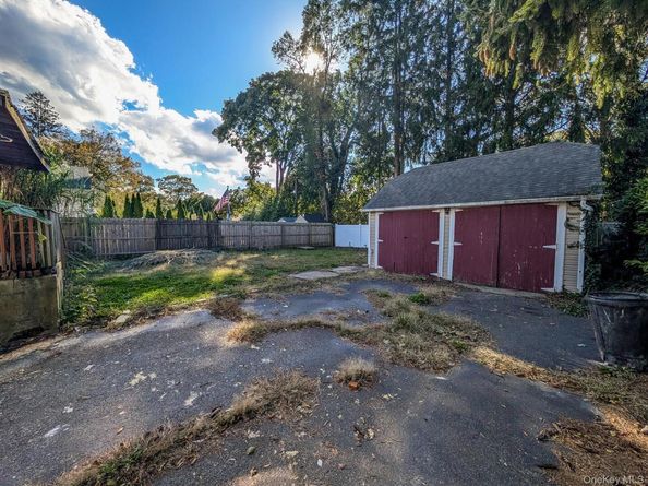 909 2nd Street N, East Northport NY 11731