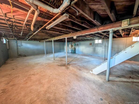 909 2nd Street N, East Northport NY 11731