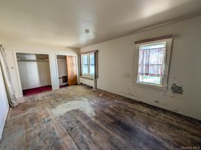 909 2nd Street N, East Northport NY 11731