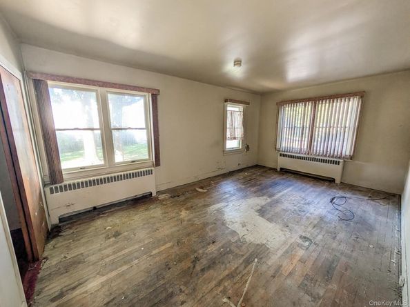 909 2nd Street N, East Northport NY 11731