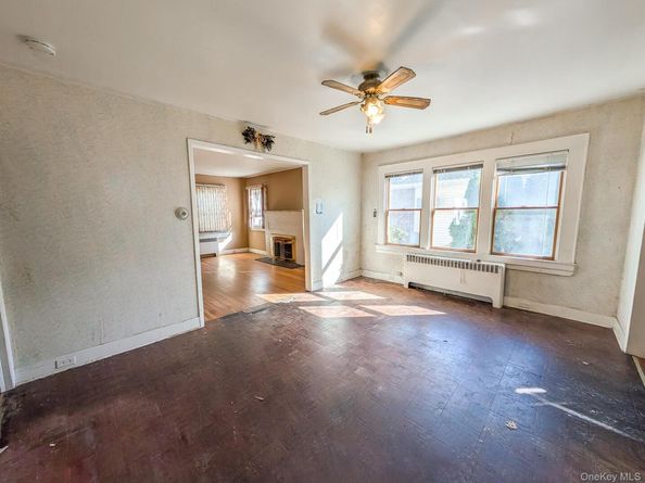 909 2nd Street N, East Northport NY 11731