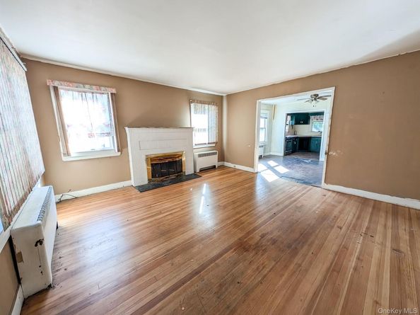 909 2nd Street N, East Northport NY 11731