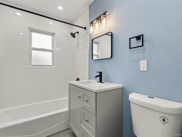 104 E Gates Avenue, Lindenhurst NY 11757