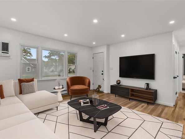 104 E Gates Avenue, Lindenhurst NY 11757