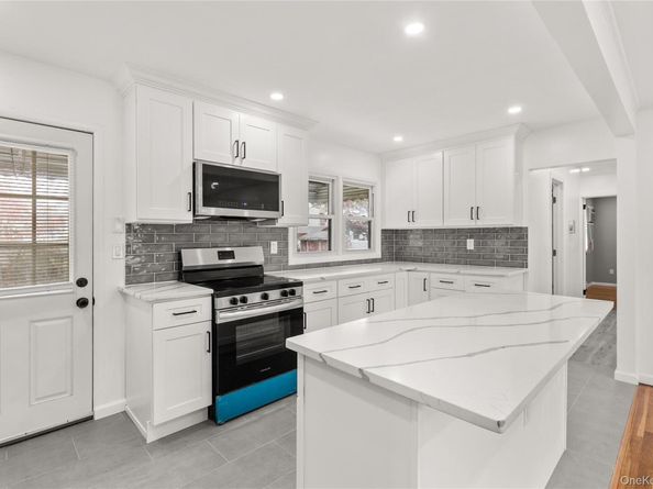 104 E Gates Avenue, Lindenhurst NY 11757