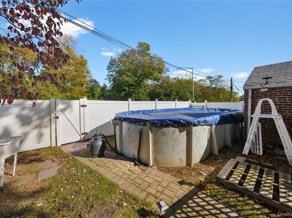 163-37 15 Drive, Beechhurst NY 11357