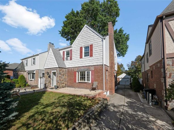 163-37 15 Drive, Beechhurst NY 11357